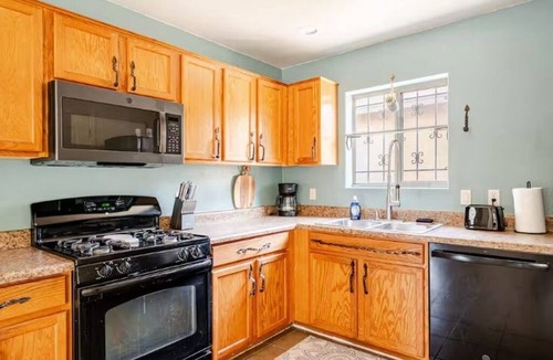 Tucson House | Furnished 3 BDRM/Near U of A/AFB/Hospitals