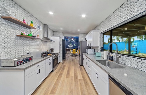Tucson House | Game Room-Pool heated w/jacuzzi-Waffles-2 California King Beds-U of A 8 miles