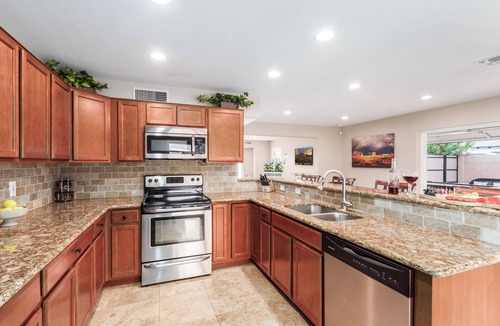 Scottsdale Estates Seven Cottage | Games Galore - Old Town Scottsdale - Pool - Mini Golf & More!