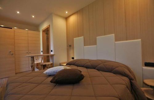 Moena House | Garni Sayonara