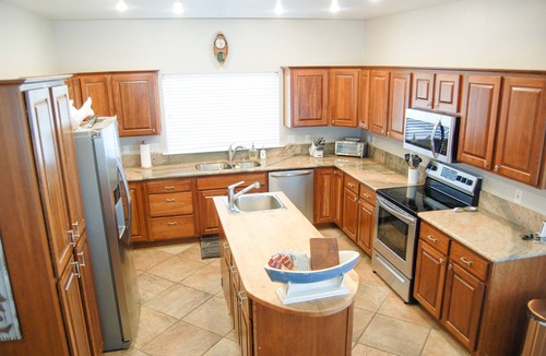 Pinetop-Lakeside House | ❤️ Gated Lake Community Acre w Lake Views, Boats, Game Room, 1 PM Check-in