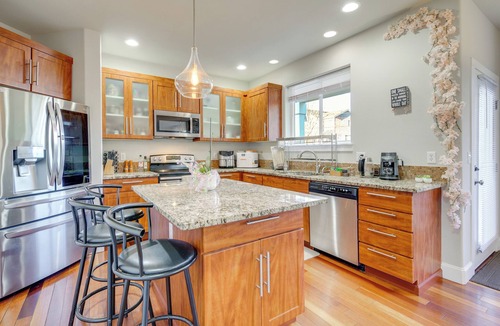 Paine Field-Lake Stickney House | Gateway to Seattle! Lynnwood Home w/Gazebo & Yard