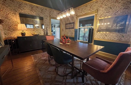 Glenn House | Gatsby style oasis near Saugatuck, shops, wineries, stunning backyard!