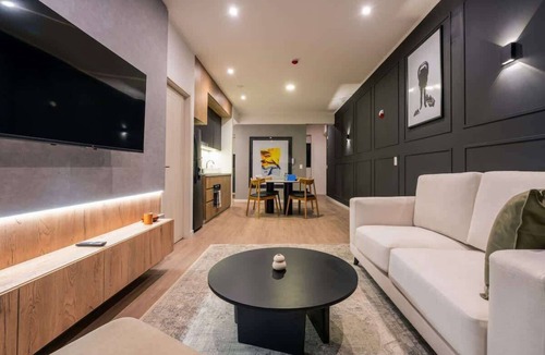 Reducto Apartment | Geko | Stylish 2BR Steps from the Malecón