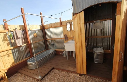 Cane Beds Cabin | Glamp Tent b/w Zion & Bryce, Outdoor Shower & Wifi