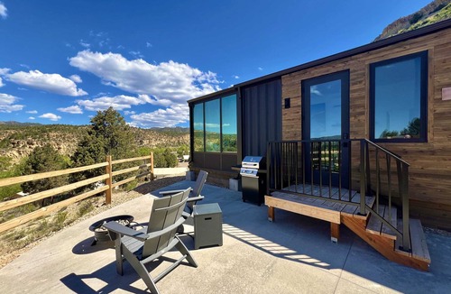 Orderville House | Glass Star Gazing Bedroom Cabin Near Zion & Bryce