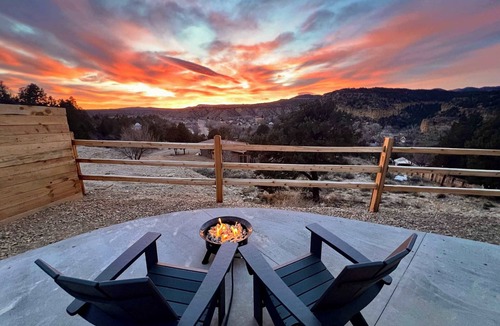 Orderville House | Glass Star Gazing Bedroom Cabin Near Zion & Bryce