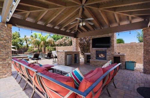 Estate Grove Valencia Est House | Glencove Haven