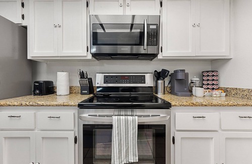 Glendale House | Glendale Retreat: Heated Pool, Golf, Gameroom, Bar