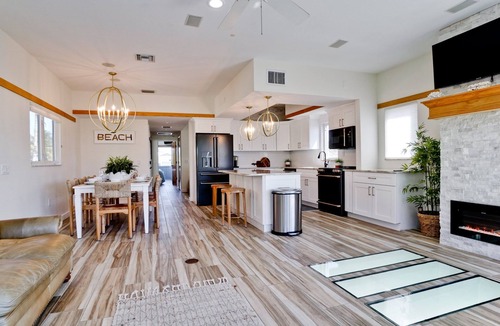 Ilexhurst House | GLORIOUS DAZE Beach House POOL! SPA! GOLFCART! ELEVATOR! PUTTING GREEN!
