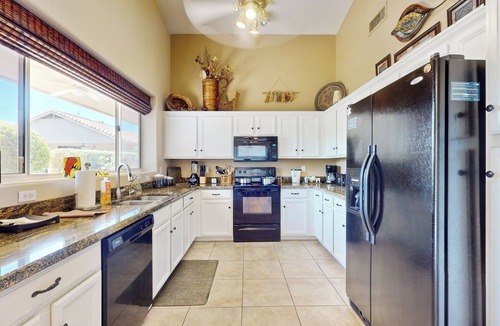 Westbrook Village House | Golf, Hike & Unwind: Peoria Retreat w/Patio!