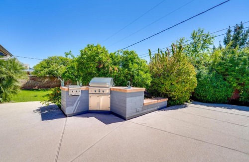 Arcadia Apartment | Golf, Swim & Grill Out: Phoenix Gem 10 Mi to Dtwn
