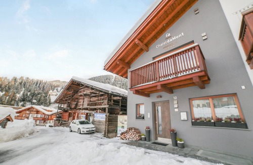 Selva di Val Gardena Apartment | Gorgeous Apartment Close to Ski Lifts with Wi-Fi, Parking and Garden