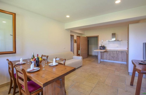 Lamon Apartment | Gorgeous apartment in Lamon with WiFi