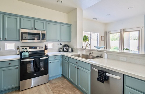 Litchfield Manor House | Gorgeous & Comfy Family Getaway ~ Games ~ Backyard