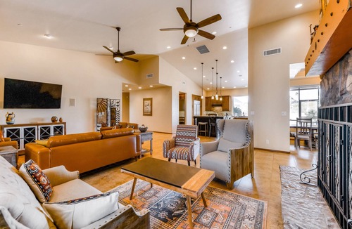 Oro Valley House | Gorgeous desert gem with private pool & spa and tennis court with amazing views!