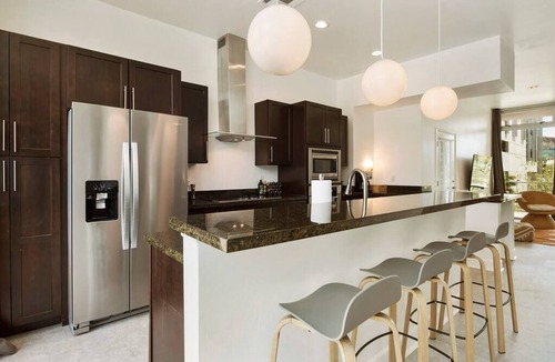 Riverside Apartment | Gorgeous Modern 2 Bedroom Apartment with Pool
