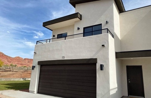 Kanab House | Gorgeous New Townhome with Hot Tub