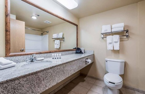 Palm Valley Hotel | Great Escape in Red Lion Inn & Suites Goodyear Phoenix! Pool, Gym, Breakfast