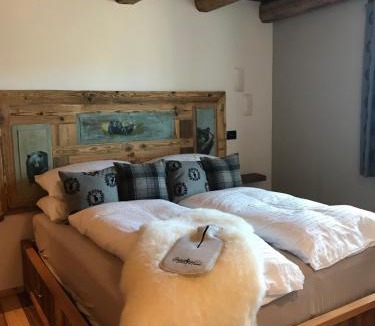 Varena Bed & Breakfast | Grizzly Haus & Frosch Restaurant - Teritoria