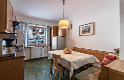 Selva di Val Gardena Apartment | Große Gartenwohnung Haus Forelle