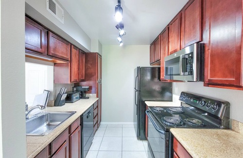 South Scottsdale Condo | Ground Floor Condo with Heated Pools Near Old Town Scottsdale