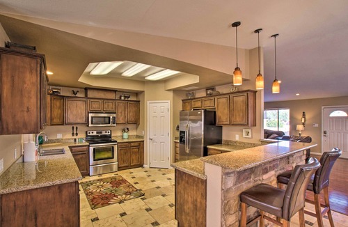 Saddleback Hills House | Group Getaway w/Pool & Putting Green in Glendale