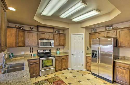 Saddleback Hills House | Group Getaway w/Pool & Putting Green in Glendale