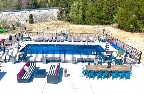 Pacific Hotel | Group suite for 5 with onsite activities and pool