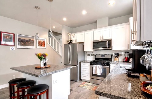 Flagstaff House | Guest Favorite 5BR Family Retreat : Hot Tub, Fire Pit, BBQ & Office room .