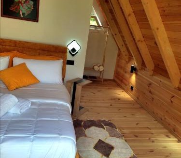 Shale House | Guest House Astrit Villi