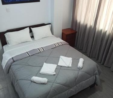 Callao Apartment | Habitación cama QUEEN 1B