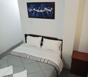 Callao Apartment | Habitación cama QUEEN 1B