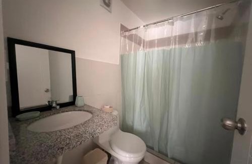 Comas House | Habitación con baño privado, duplex con ambientes compartidos