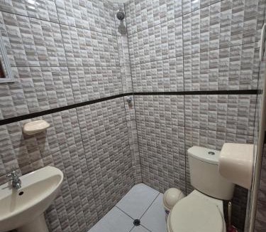 Talara House | Habitación con doble cama privada en Talara centro