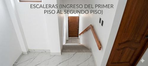 San Ramon House | Habitación con WiFi TV Frigobar Ventilador a una cda de Plaza de Armas