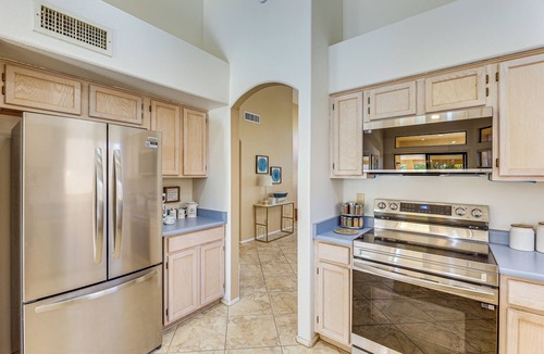 Stonebridge Lakes Manor House | Half-Mi to Dtwn: Lakefront Gilbert Home!