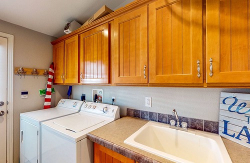 Havasu Lake House | Havasu Lake Home - Access to Pool, Hot Tub & Clubhouse with Pool Table & Gym