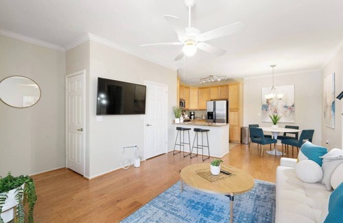 Paradise Valley Village Condo | Heart of Scottsdale*Pool*Balcony*Smart TV*Gym*BBQ