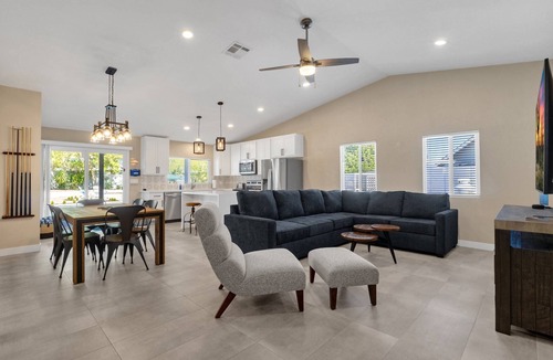 Paradise Valley Village House | Heated Pool w/swim up bar seating & Spa, Pool Table, Basketball Court, Putting green + FREE Golf!