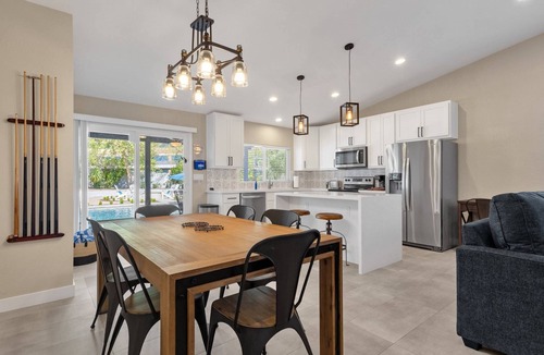 Paradise Valley Village House | Heated Pool w/swim up bar seating & Spa, Pool Table, Basketball Court, Putting green + FREE Golf!