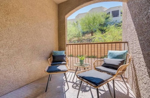 Oro Valley Condo | Heated Pool w/View- 5 Mins to Hiking