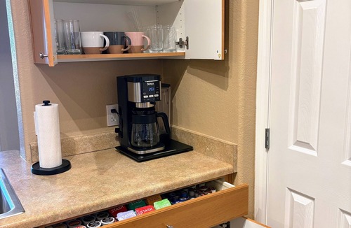 Parkwood Ranch Condo | Heated Pools, King Bed, Fast Wi-Fi – Gated East Mesa 3BR Condo with Balcony