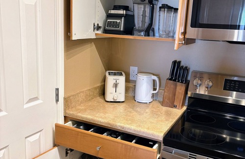 Parkwood Ranch Condo | Heated Pools, King Bed, Fast Wi-Fi – Gated East Mesa 3BR Condo with Balcony