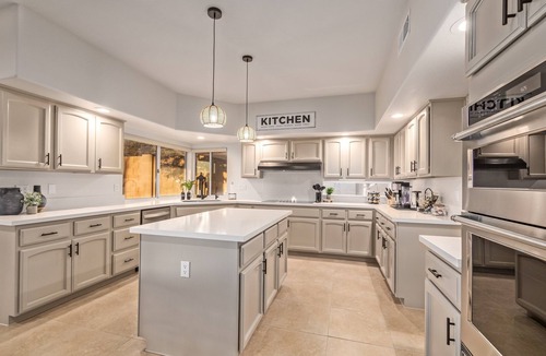 Foothills House | Heated Saltwater Pool, 4 King Beds, Putt Gr, 360 Mt Views, Game Rm, Sleeps 11