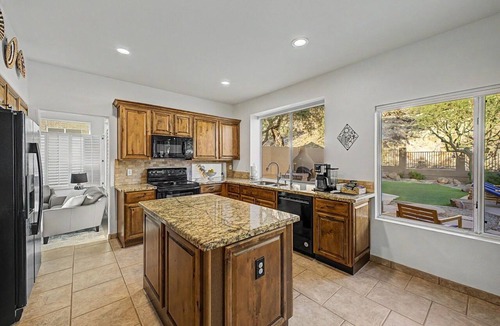Foothills House | Heated Saltwater Pool, Mtn View, King Beds, Games, Near Golf & Hiking, Sleeps 10