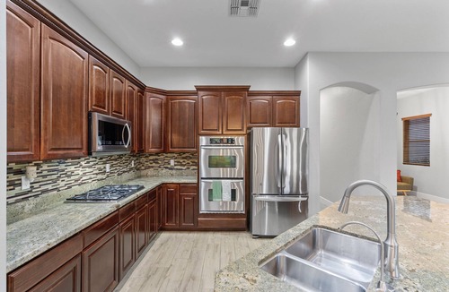 Chandler House | High End Home w/Heated & Cooled Pool, Fire Pit, Game Room and Golf Nearby