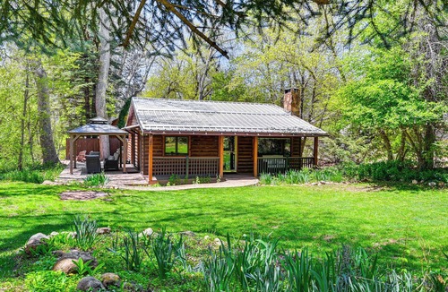 Christopher Creek Cabin | Hike & Snow Play! Creekside Cabin in Payson