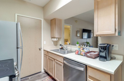 Dietz Apartment | Hike, Swim & Shop: Tucson Condo w/Balcony