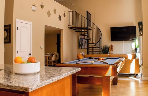 Lowertown Apartment | Historic Luxury 2-Bedroom wz Loft &FREE Parking